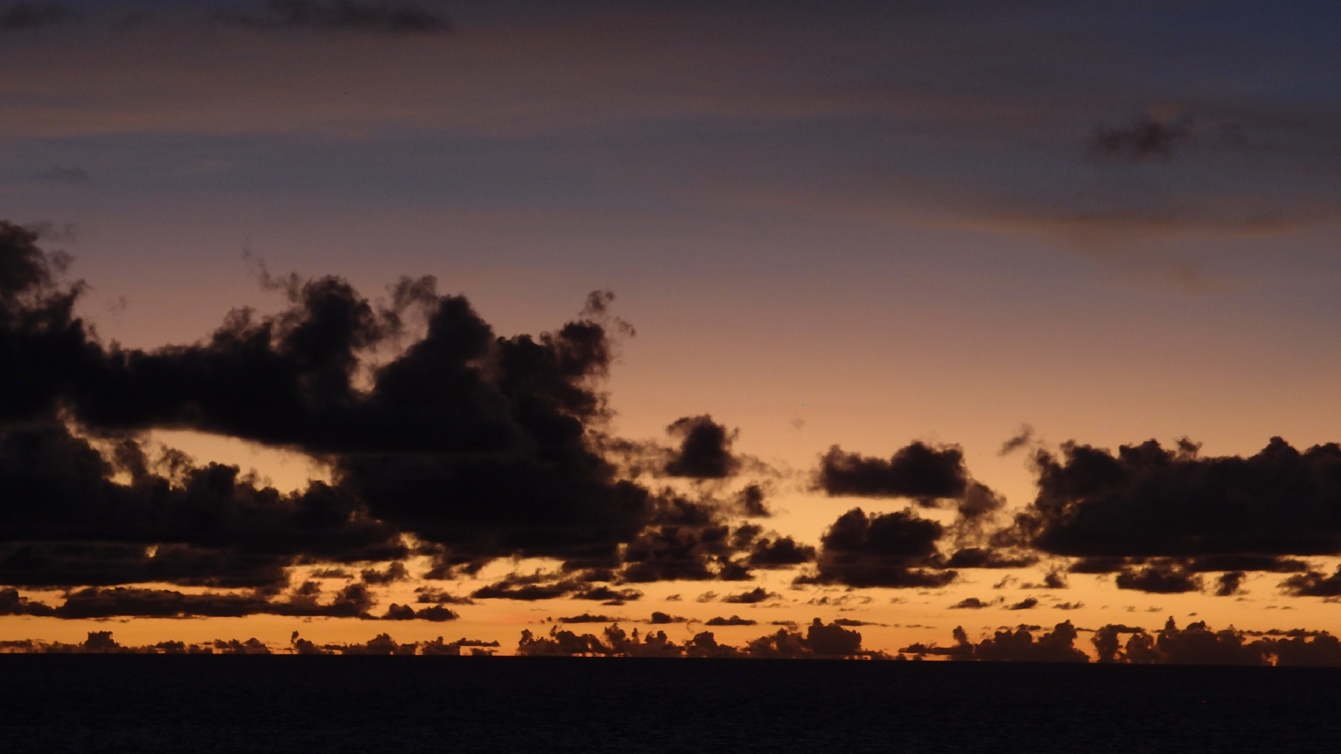 2022-10-28 17 Uhr 34 Wellen und Abendhimmel (Foto, Video)